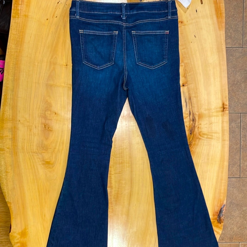 Maurices edgely jeans 6 regular. Look at measurements more like a size 10.